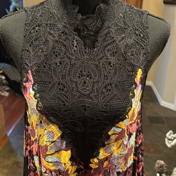 Beautiful black floral Free People tunic with gorgeous black lace at yoke. NWT - Picture 2 of 4